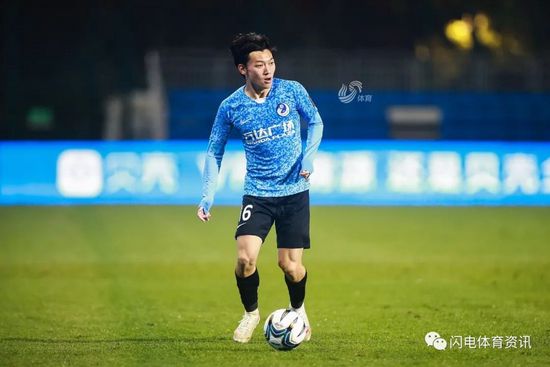 汤姆;汉克斯扮演木匠汤姆;汉克斯新片《系统》将于2019年初上映汤姆;赫兰德、罗伯特;帕丁森、比尔;斯卡斯加德、杰森;克拉克、莱莉;科奥等主演，安东尼奥;坎帕斯执导的《神弃之地》首曝中字预告，该片将于9月16日登陆Netflix，冲击颁奖季
